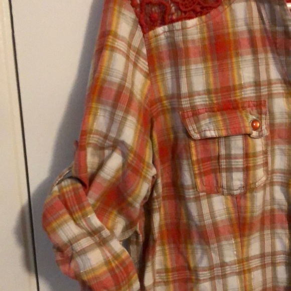 Red Ranch 1/4 sleeve snap down - Picture 3 of 6